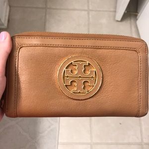 Gently used authentic Tory Burch wallet